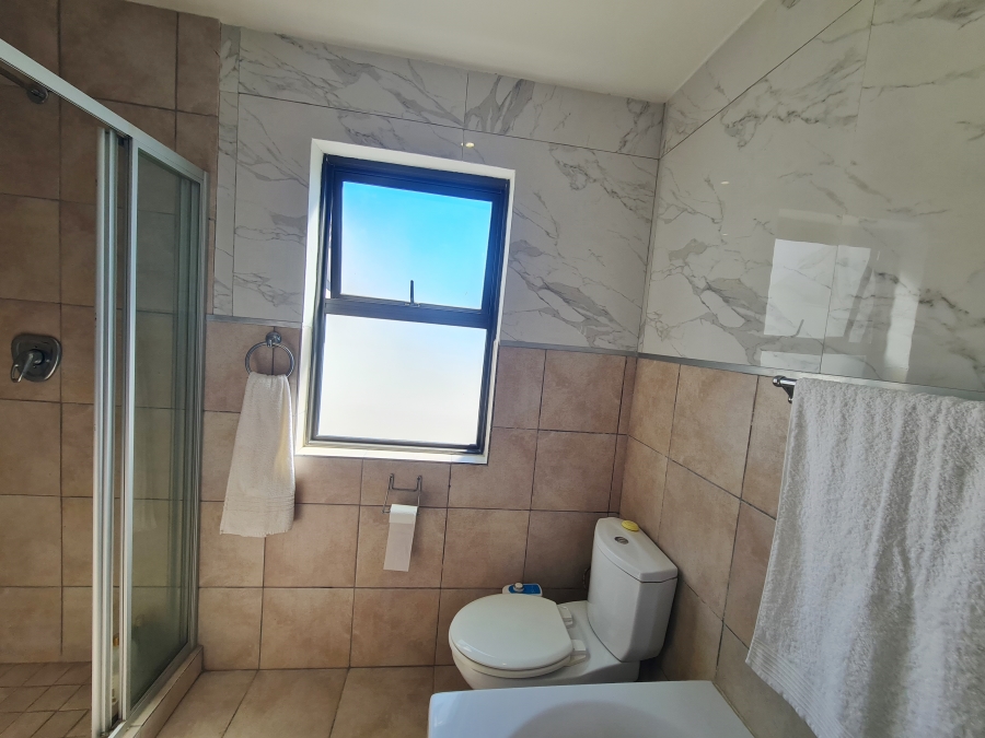 4 Bedroom Property for Sale in Mountainside Western Cape